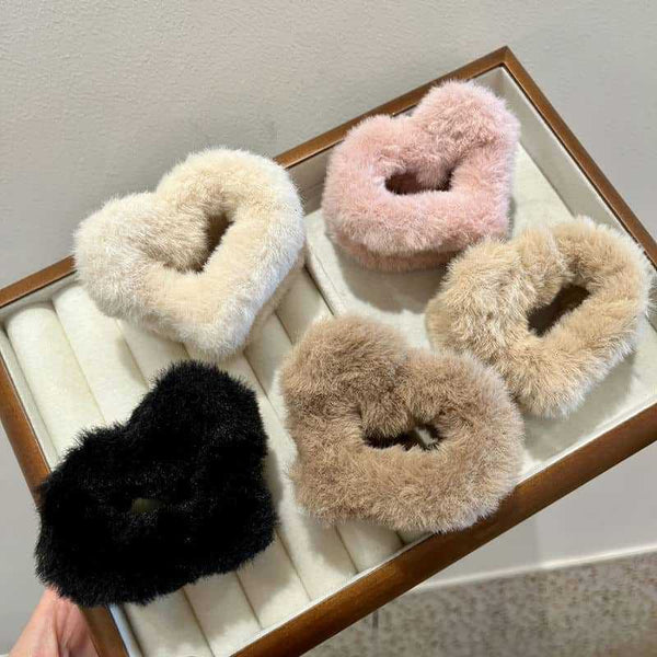 Furry heart-shaped acrylic hair clip suitable for girls